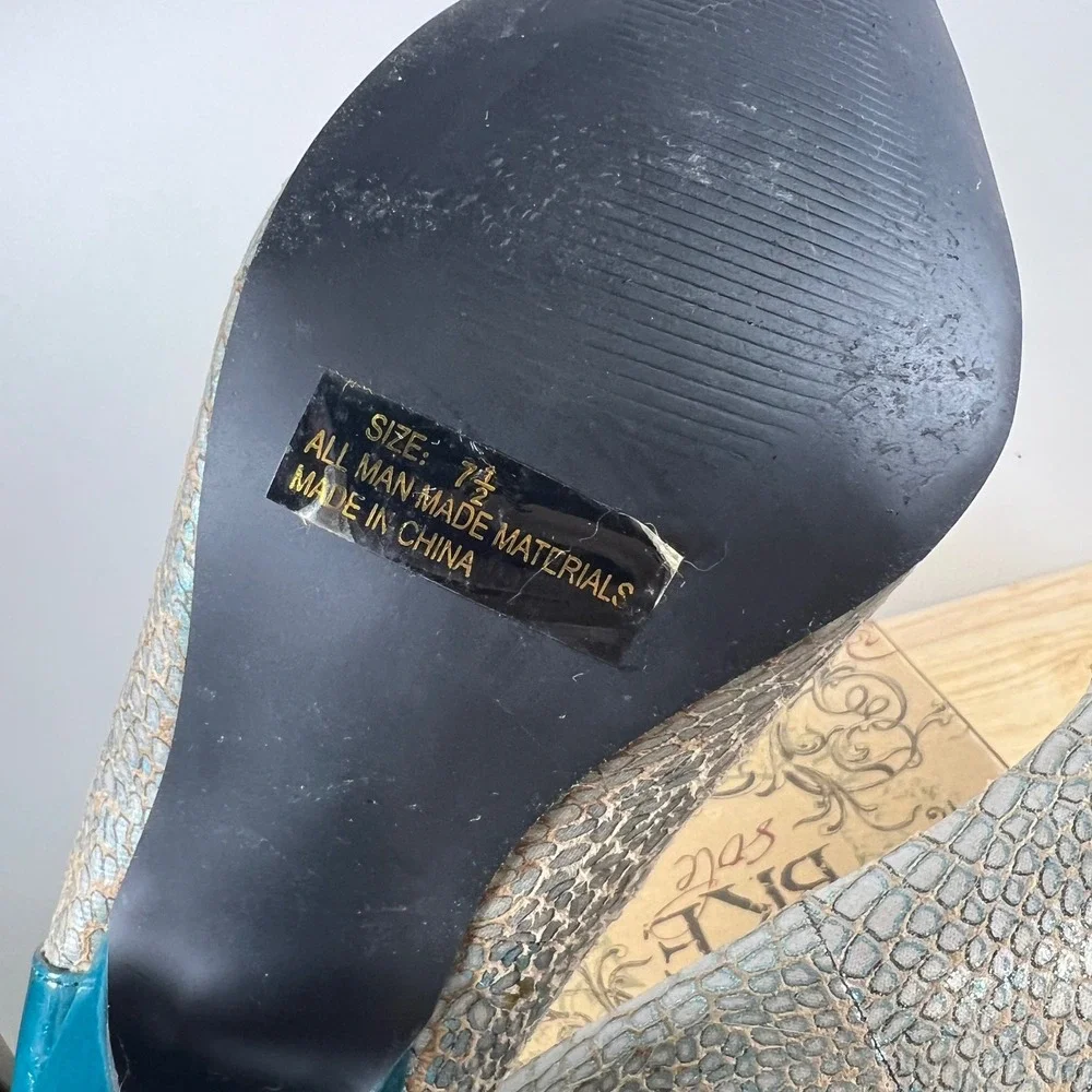 BKE‎ Sole Mabel 32 Metallic Blue Croco Embossed Pointed Toe Pumps Teal Heel 7.5